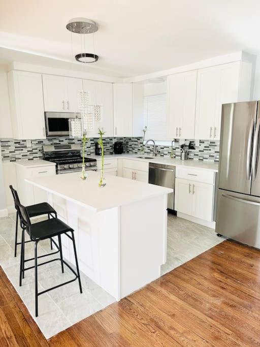 Cheerful 4-Bedroom Home With Free Parking Elmont Kültér fotó