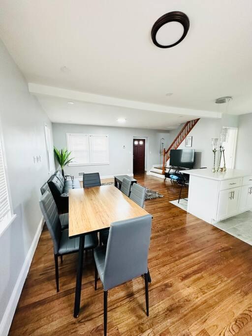 Cheerful 4-Bedroom Home With Free Parking Elmont Kültér fotó